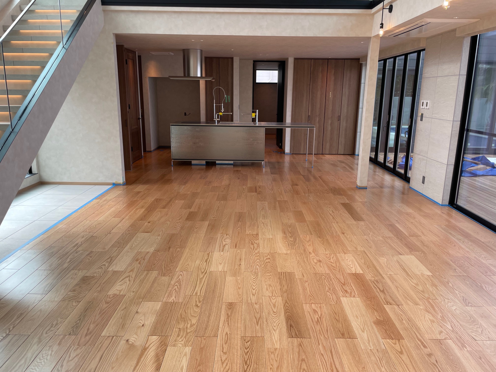 【施工後】逗子市フロアコーティングの施工後の床|神奈川県逗子市のご新築戸建てにワンニャンすべらんを施工した滑り止めマット仕上げ