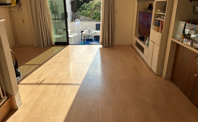 【施工前】埼玉県越谷市 ご入居中戸建て Ｓ様邸 ワンニャンすべらんフロアコーティング施工事例 施工前の状態