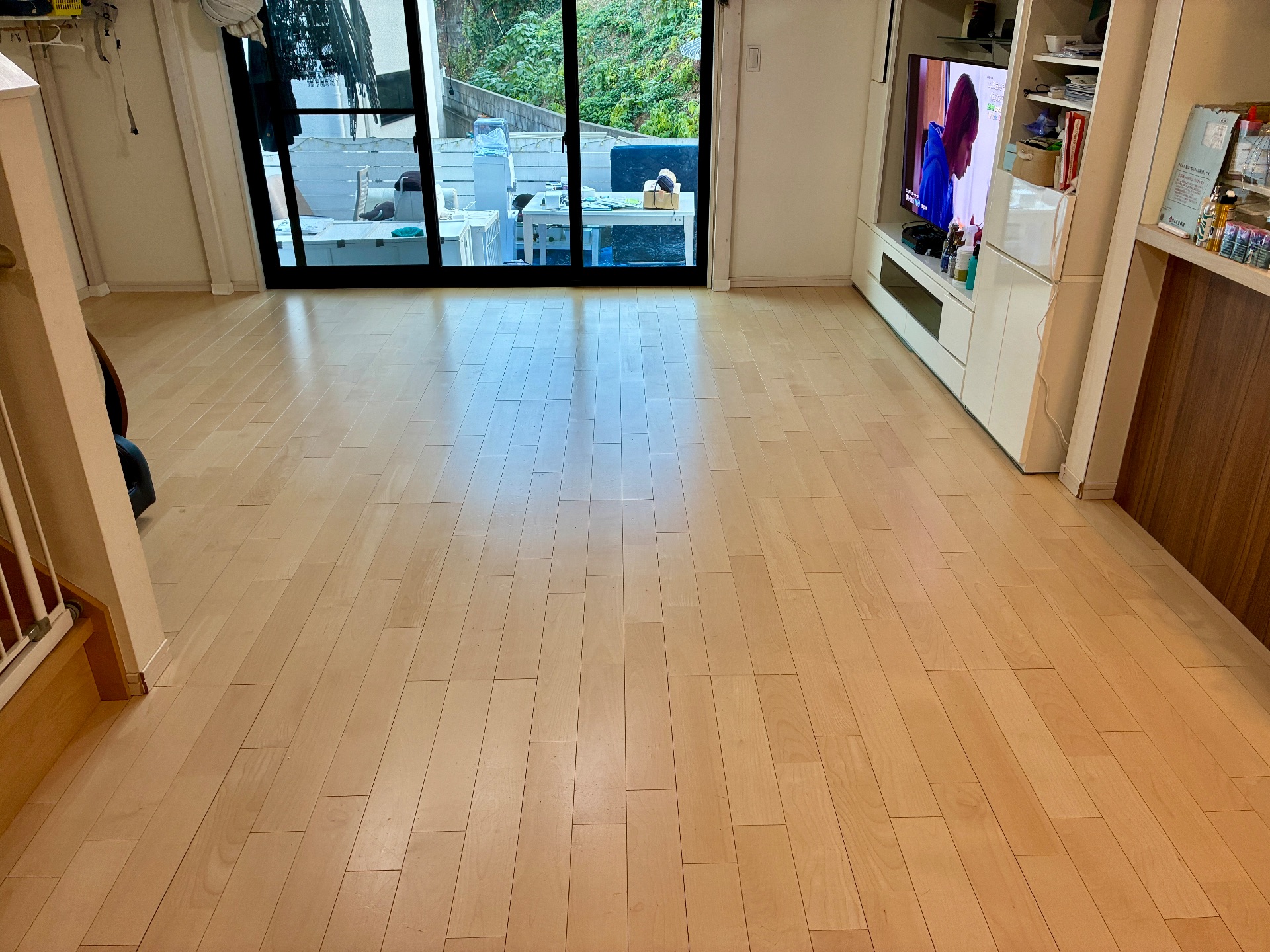 【施工後】越谷市フロアコーティングの施工後の床|埼玉県越谷市のご入居中戸建てにワンニャンすべらんを施工した滑り止めマット仕上げ