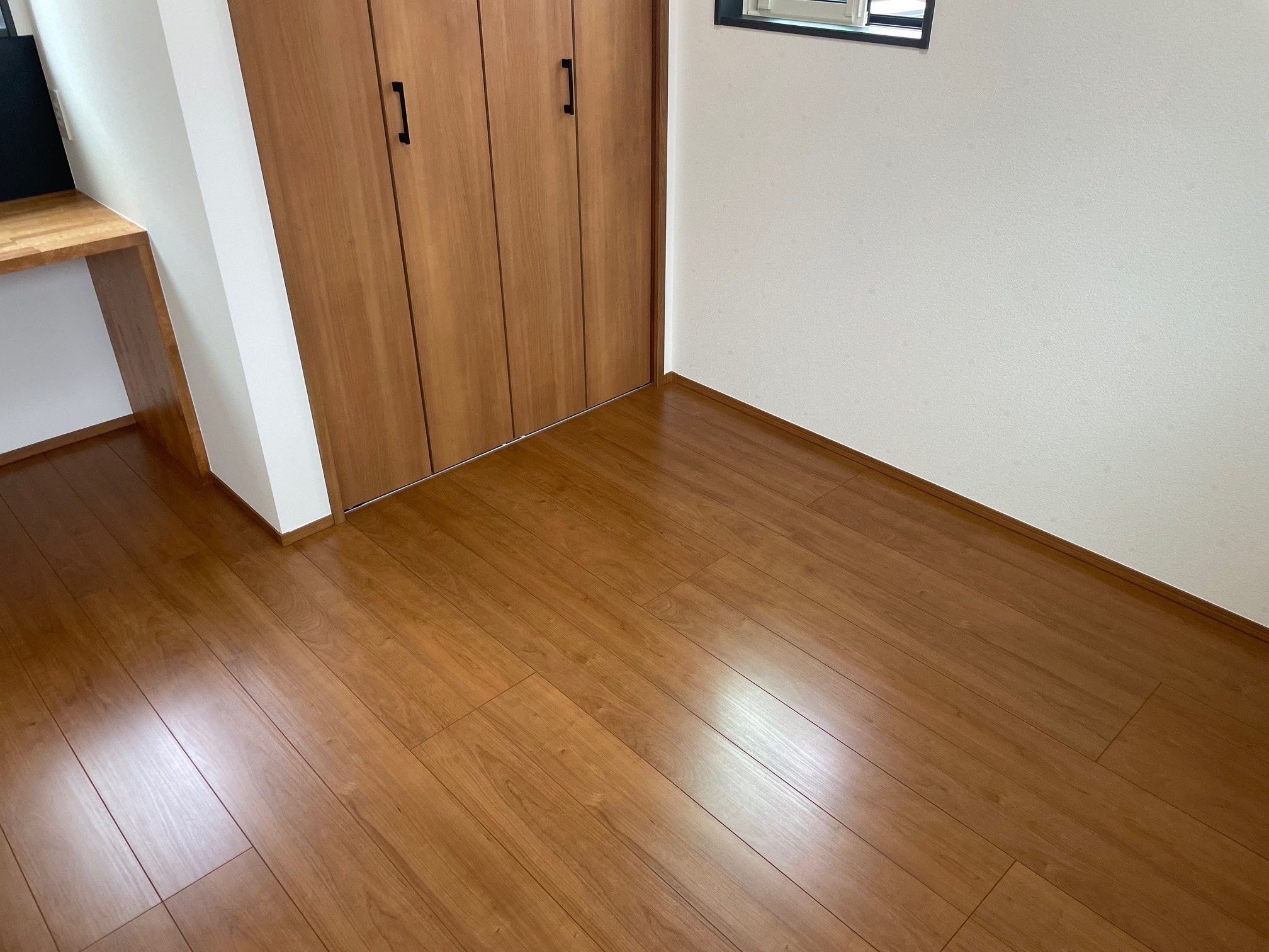 【施工後】豊島区フロアコーティングの施工後の床|東京都豊島区のご新築戸建てにワンニャンすべらんを施工した滑り止めマット仕上げ