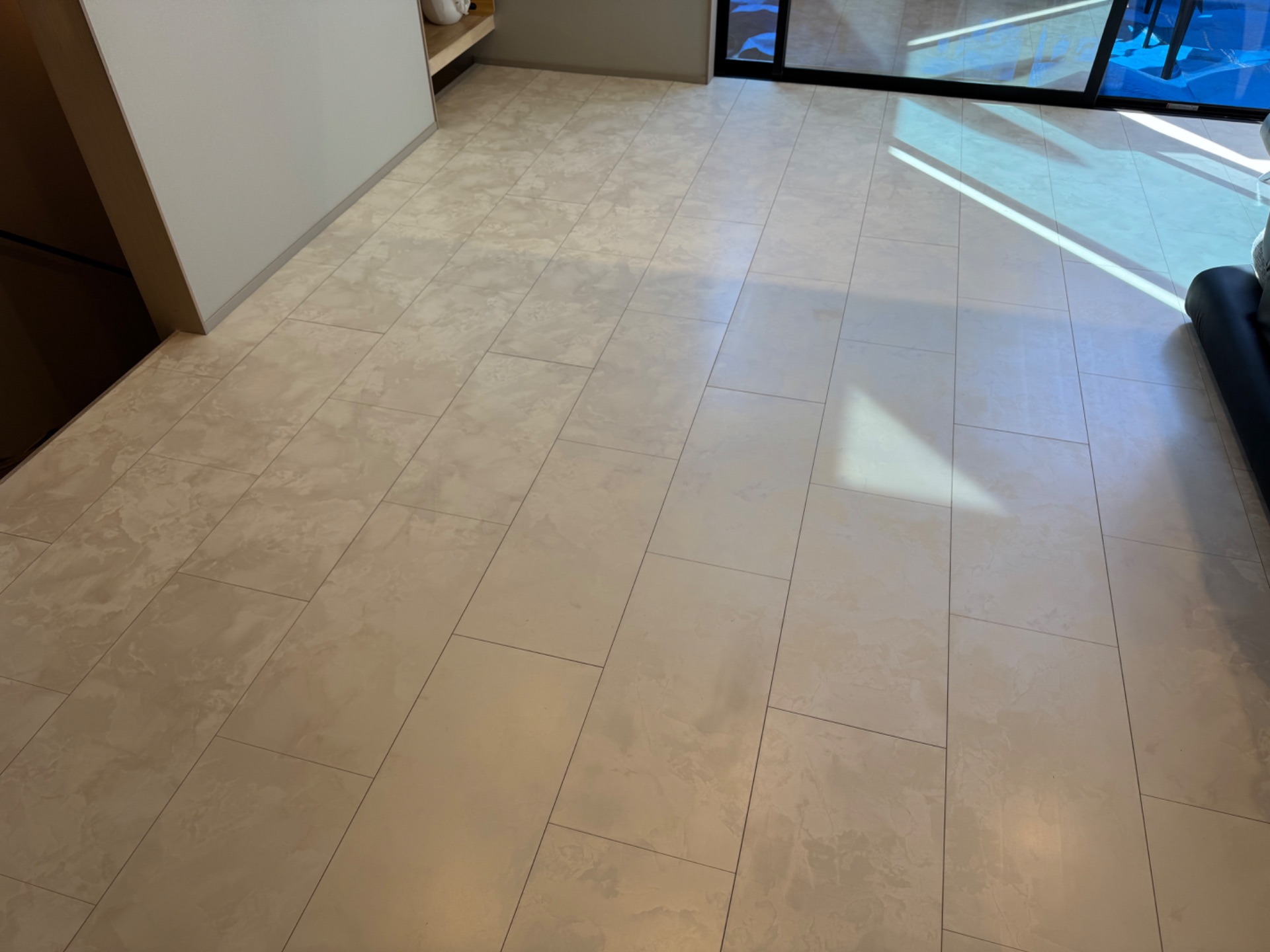 【施工後】春日部フロアコーティングの施工後の床｜埼玉県春日部市のご新築戸建てにワンニャンすべらんを施工した滑り止めマット仕上げ