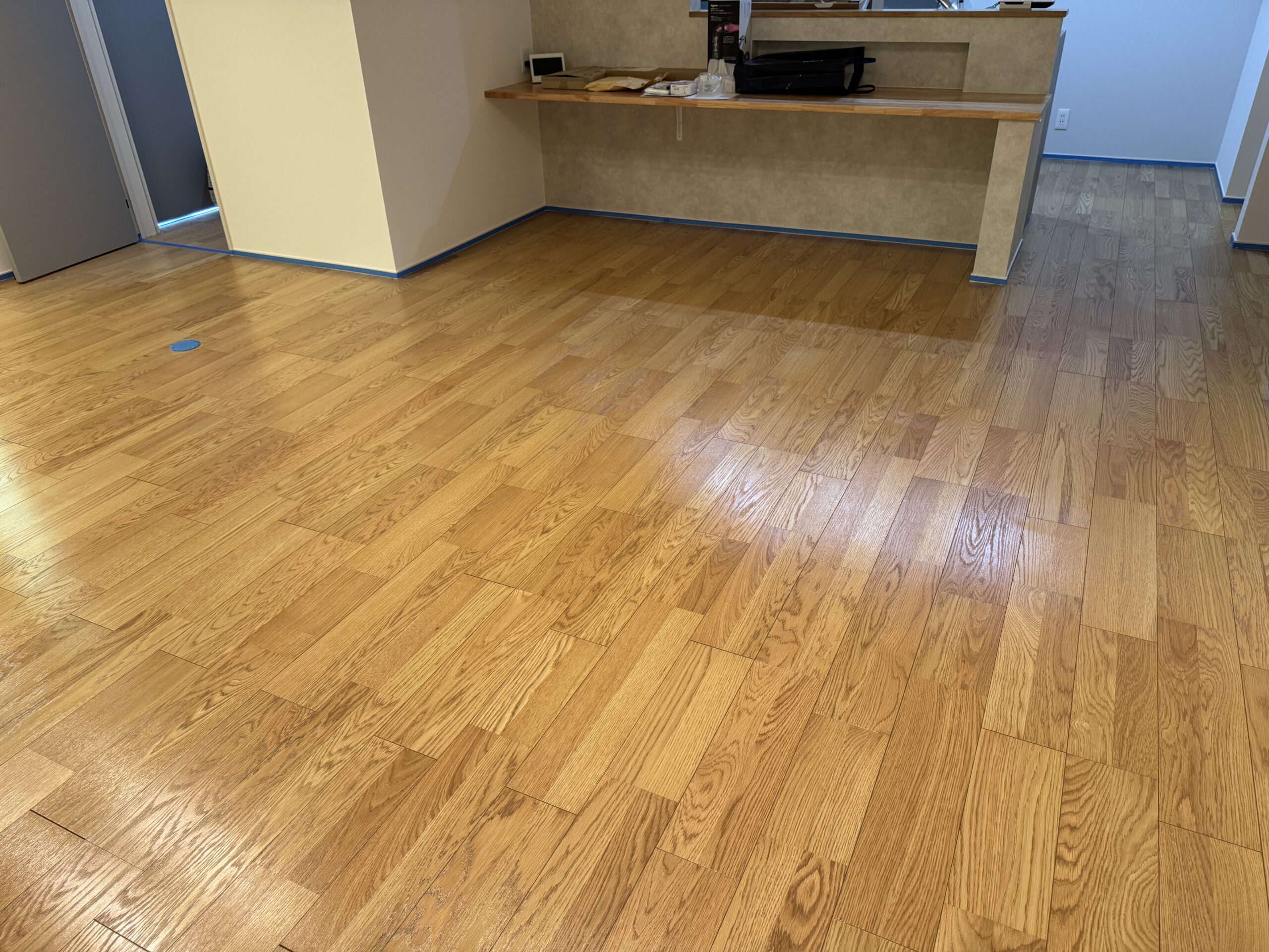 【施工後】大阪市フロアコーティングの施工後の床｜大阪府大阪市のご入居中戸建てにワンニャンすべらんを施工した滑り止めマット仕上げ