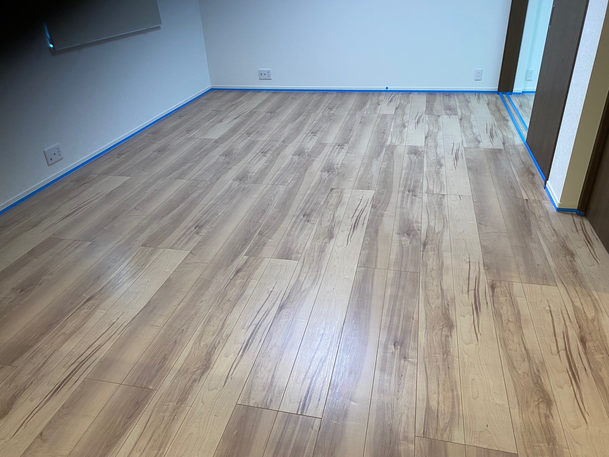【施工後】練馬区フロアコーティングの施工後の床｜東京都練馬区のご新築戸建てにワンニャンすべらんを施工した滑り止めマット仕上げ