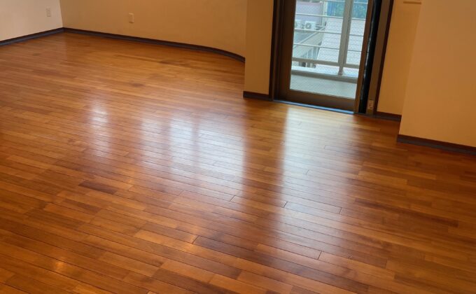 【施工前】東京都新宿区 中古マンション N様邸 ワンニャンすべらんフロアコーティング施工事例 施工前の状態