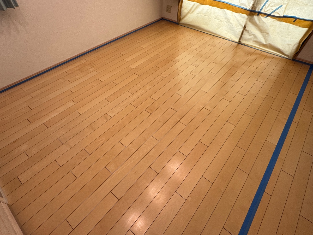 【施工後】世田谷フロアコーティングの施工後の床|東京都世田谷区のご入居中マンションにワンニャンすべらんを施工した滑り止めマット仕上げ
