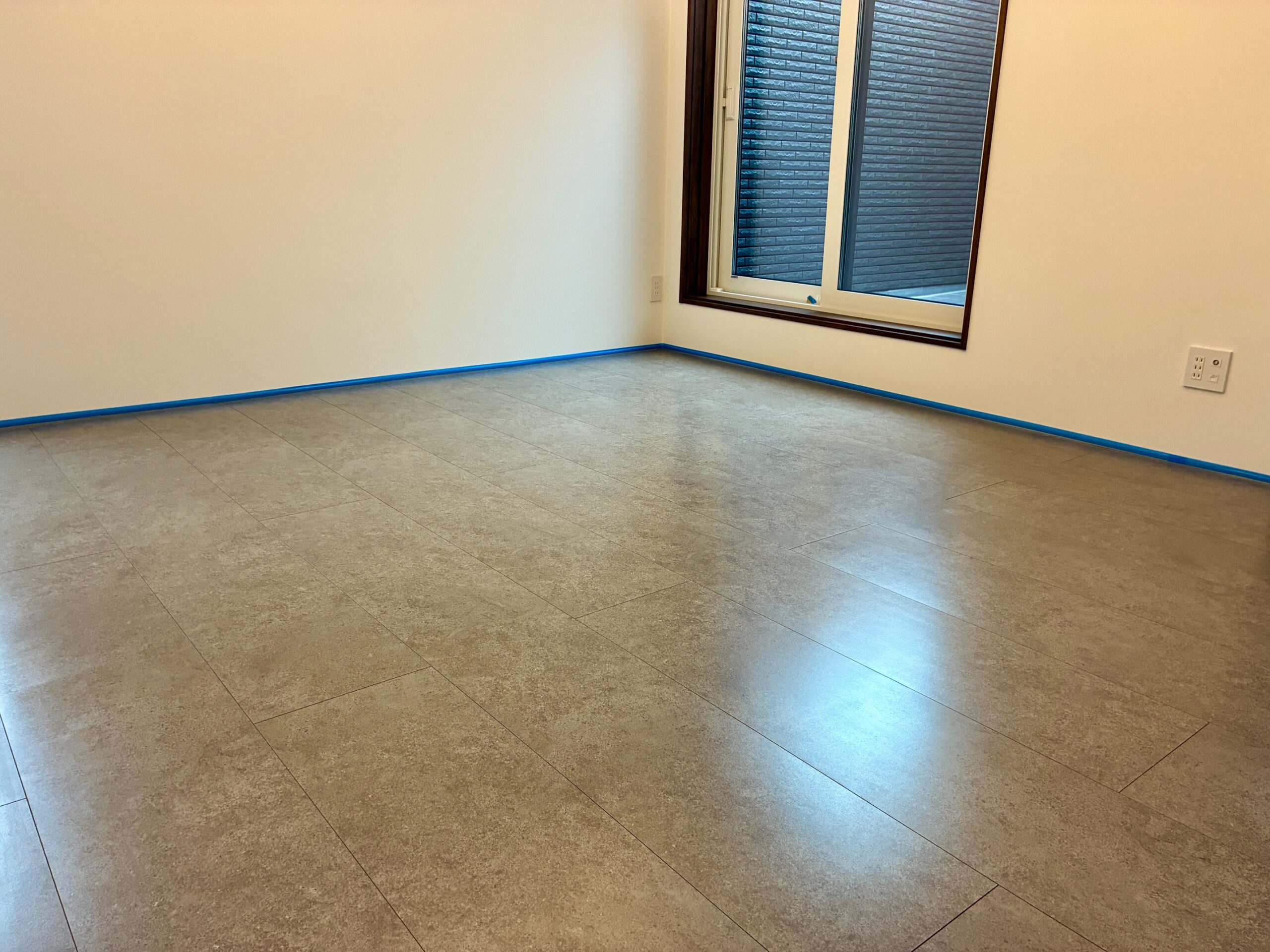 【施工前】三鷹市フロアコーティングの施工前の床|東京都三鷹市のご新築戸建てのシートフローリング(ワンニャンすべらん施工前)