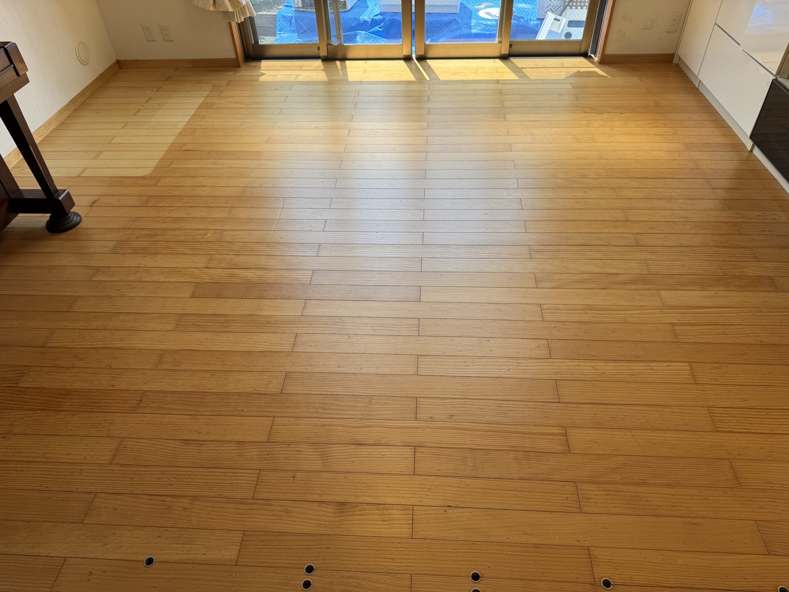 【施工後】港区フロアコーティングの施工後の床|東京都港区のご入居中戸建てにワンニャンすべらんを施工した滑り止めマット仕上げ