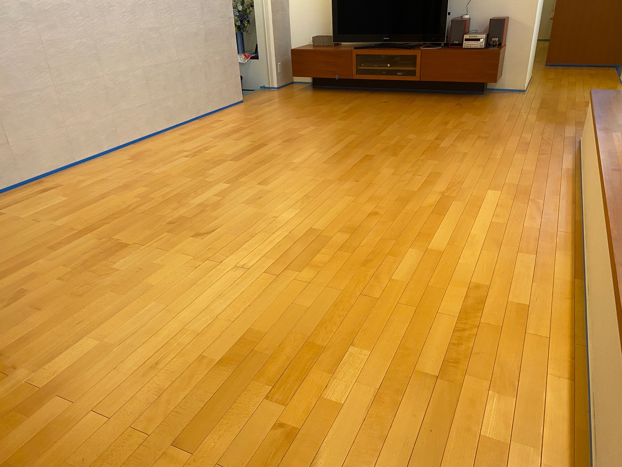 【施工後】荒川区フロアコーティングの施工後の床｜東京都荒川区のご入居中戸建てにワンニャンすべらんを施工した滑り止めマット仕上げ