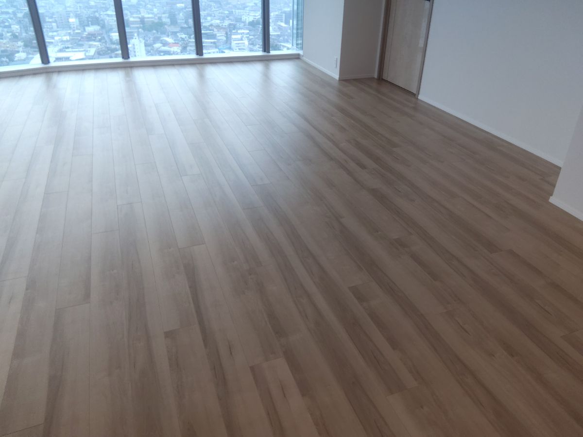 【施工後】中野区フロアコーティングの施工後の床｜東京都中野区のご新築マンションにワンニャンすべらんを施工した滑り止めマット仕上げ