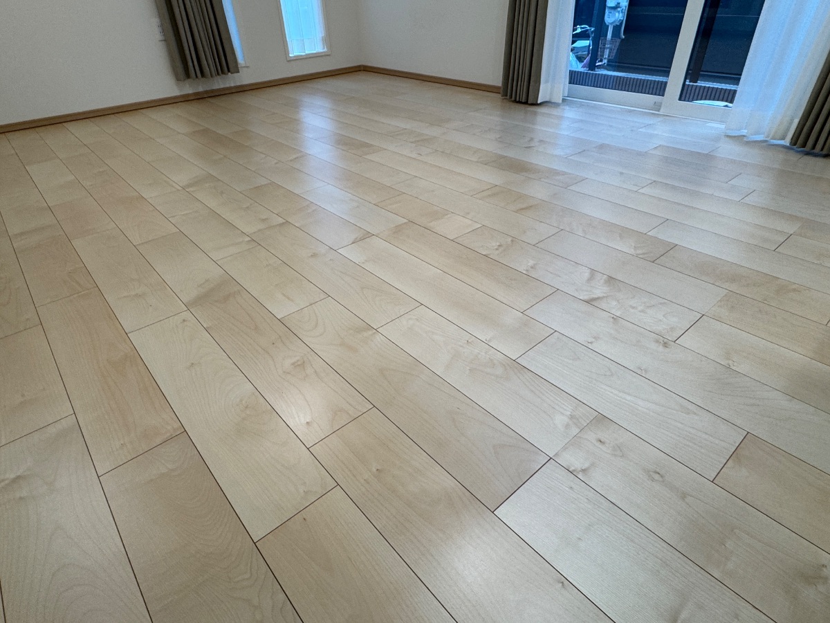 【施工後】杉並区フロアコーティングの施工後の床｜東京都杉並区のご新築戸建てにワンニャンすべらんを施工した滑り止めマット仕上げ