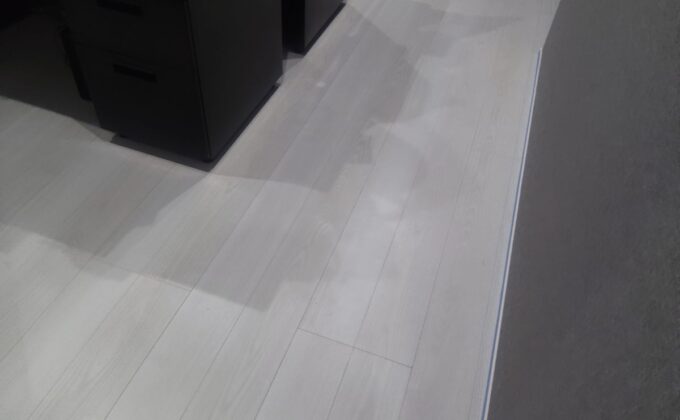 【施工前】埼玉県草加市 ご入居中戸建て Ｓ様邸 ワンニャンすべらんフロアコーティング施工事例 施工前の状態