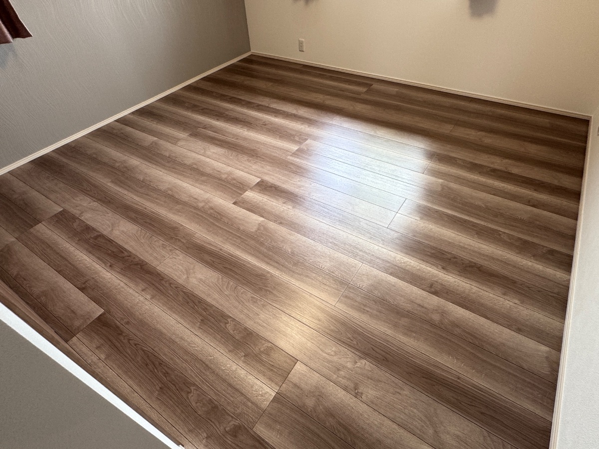 【施工後】那珂市フロアコーティングの施工後の床｜茨城県那珂市のご新築戸建てにワンニャンすべらんを施工した滑り止めマット仕上げ