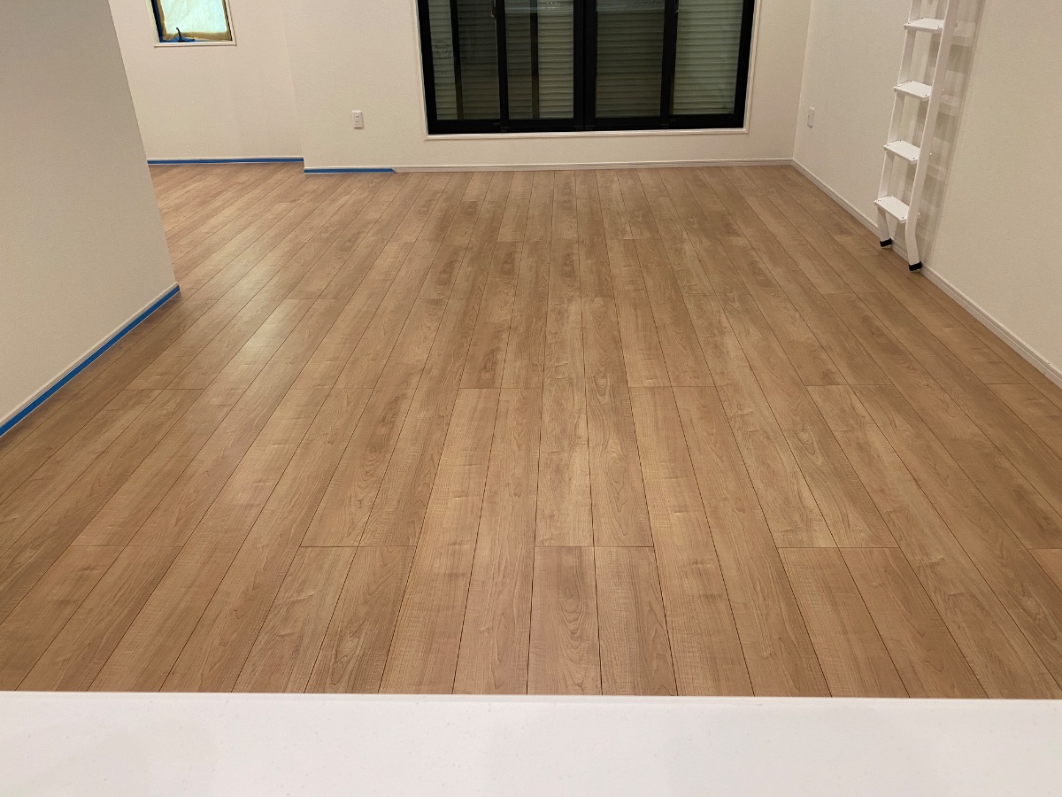【施工後】練馬区フロアコーティングの施工後の床|東京都練馬区のご新築戸建てにワンニャンすべらんを施工した滑り止めマット仕上げ