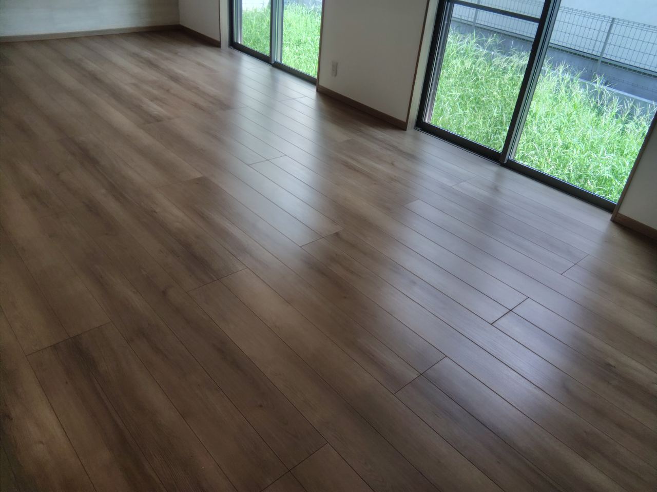 【施工後】練馬区フロアコーティングの施工後の床｜東京都練馬区のご新築戸建てにワンニャンすべらんを施工した滑り止めマット仕上げ