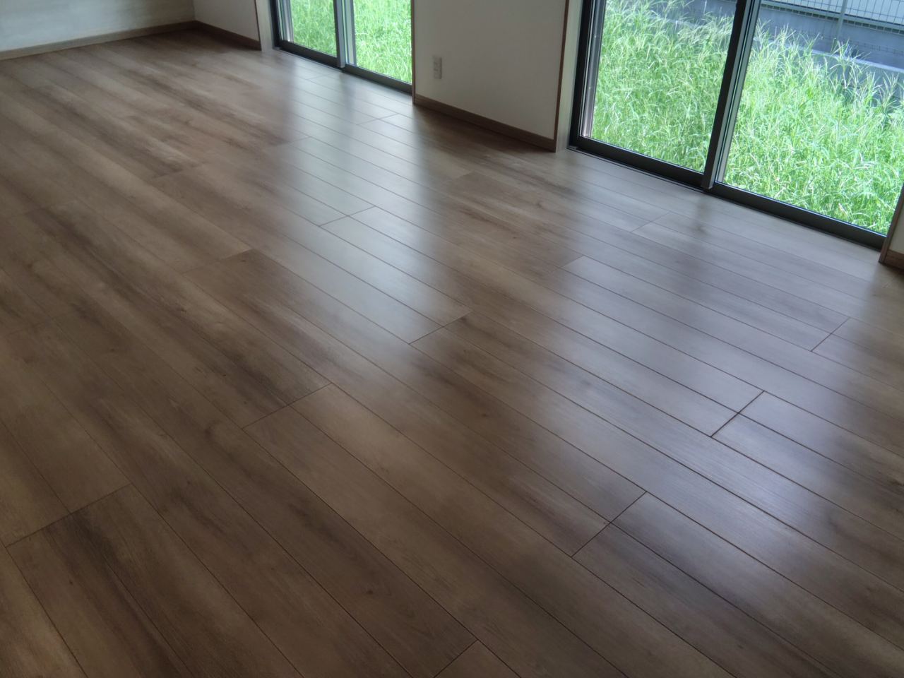 【施工前】練馬区フロアコーティングの施工前の床｜東京都練馬区のご新築戸建てのシートフローリング（ワンニャンすべらん施工前）